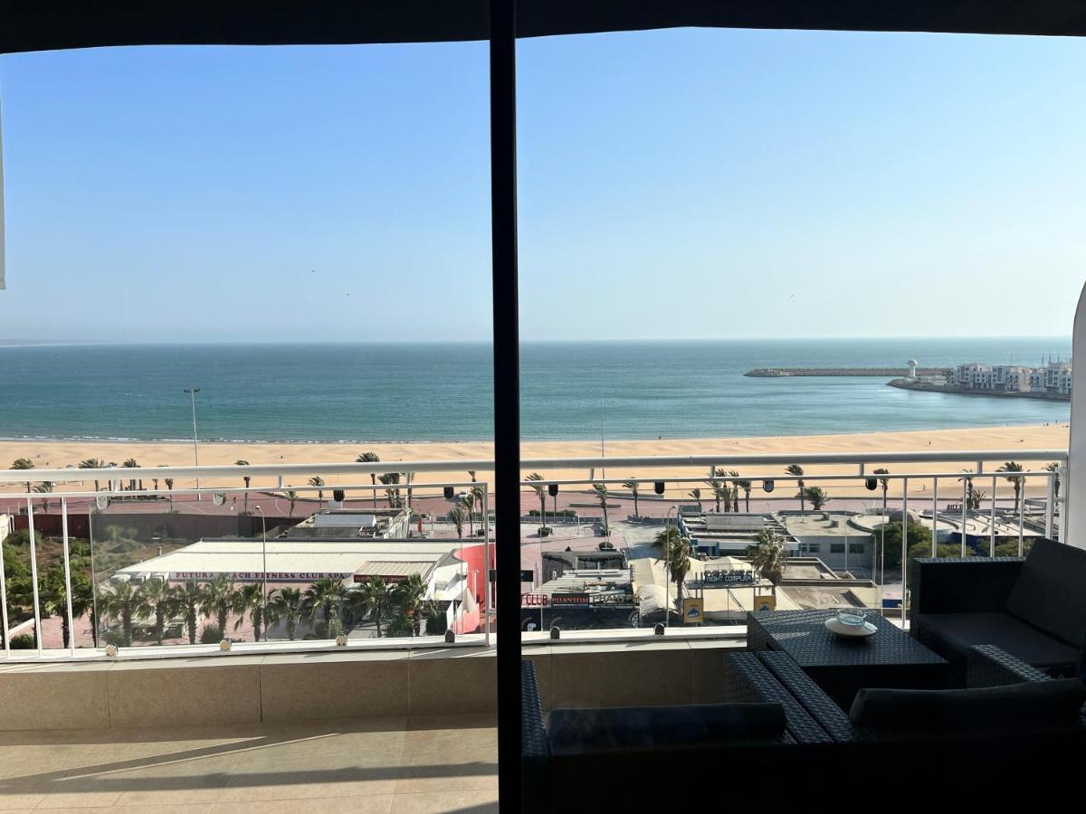 Luxury 105sqm Terrace Seafront Wifi Unlimited Apartment
